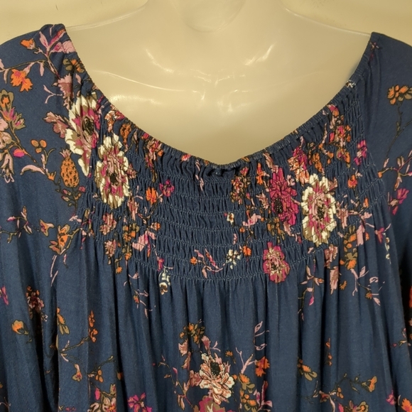 Luq Julliet Floral Navy Women's Lace Edge  Top  , NWT , Size -L - Picture 3 of 7